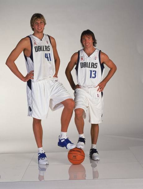 1 ottobre 2001: Nowitzki e Nash sono le stelle di Dallas